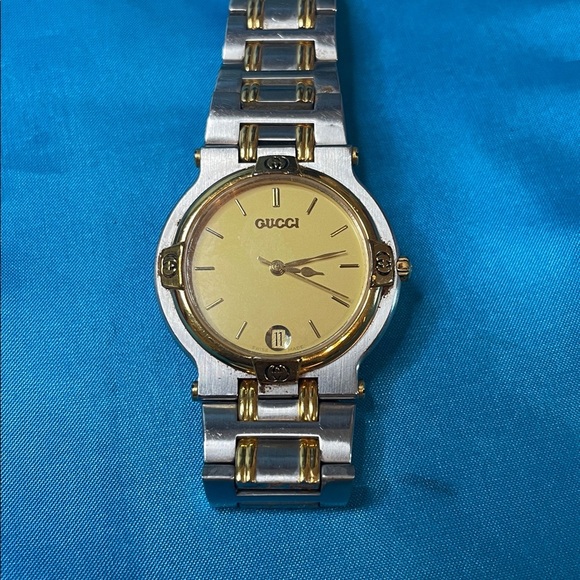 Vintage Gucci 9000M One Size Silver Gold Two-Tone Watch Authentic COA included - Picture 2 of 12